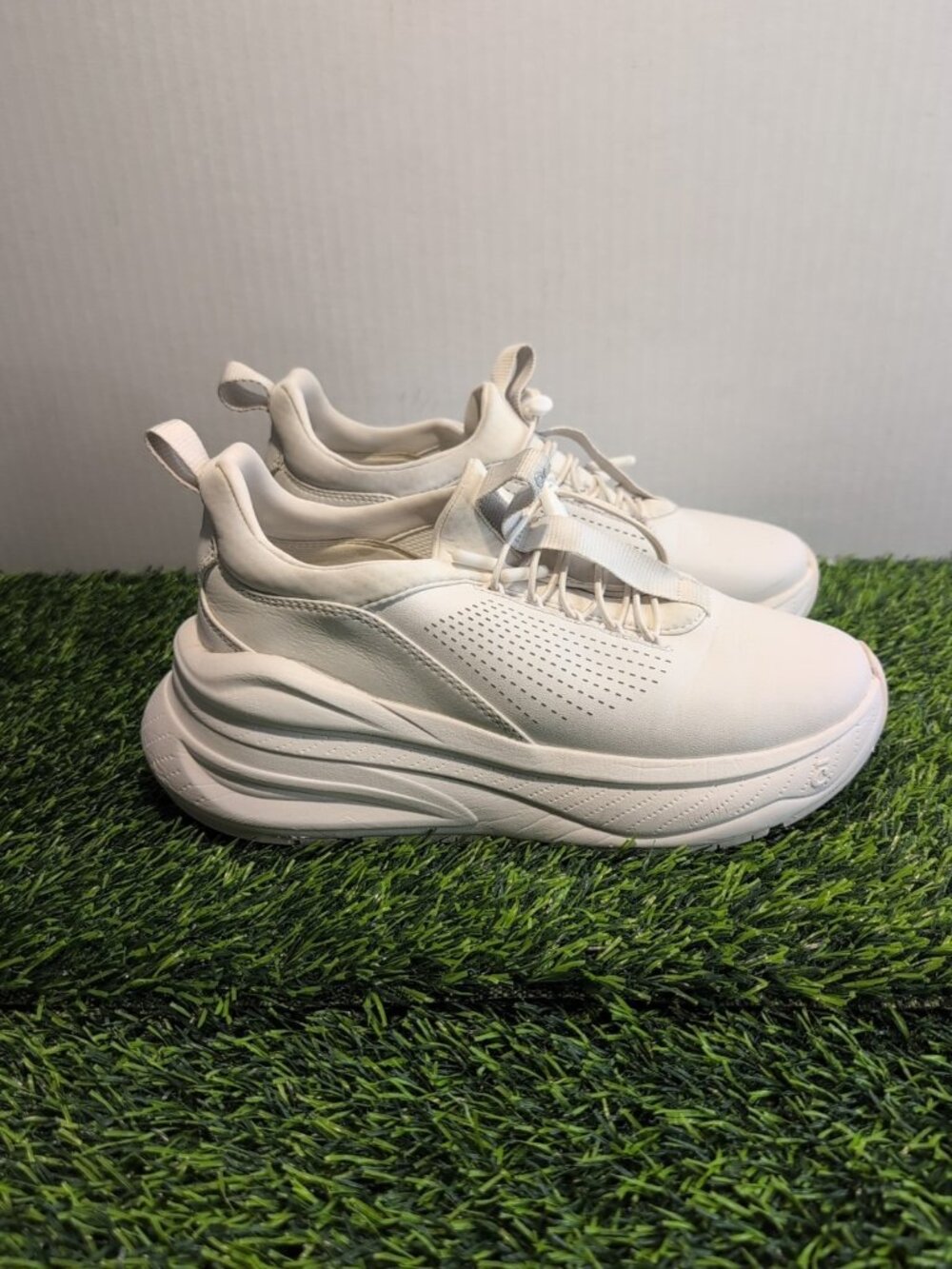 CLOVE Shoes Womens Size 8 White Forte Supercush Alto Nursing Sneaker